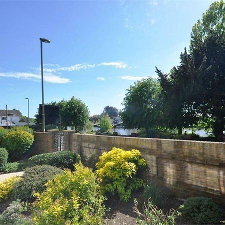 ستينس Thames View Apartments المظهر الخارجي الصورة