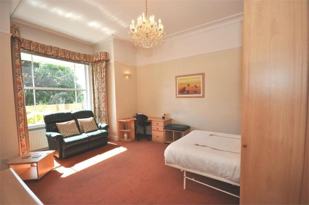 ستينس Thames View Apartments المظهر الخارجي الصورة